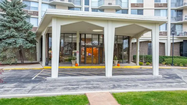 40 N Tower Road #4M, Oak Brook, IL 60523