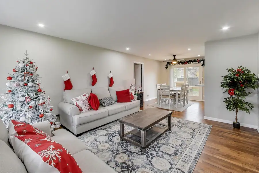 540 Newark Lane, Hoffman Estates, IL 60169 - Image #3