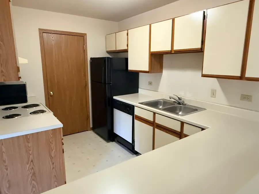 1345 Cunat Court #1B, Lake In The Hills, IL 60156 - Image #3