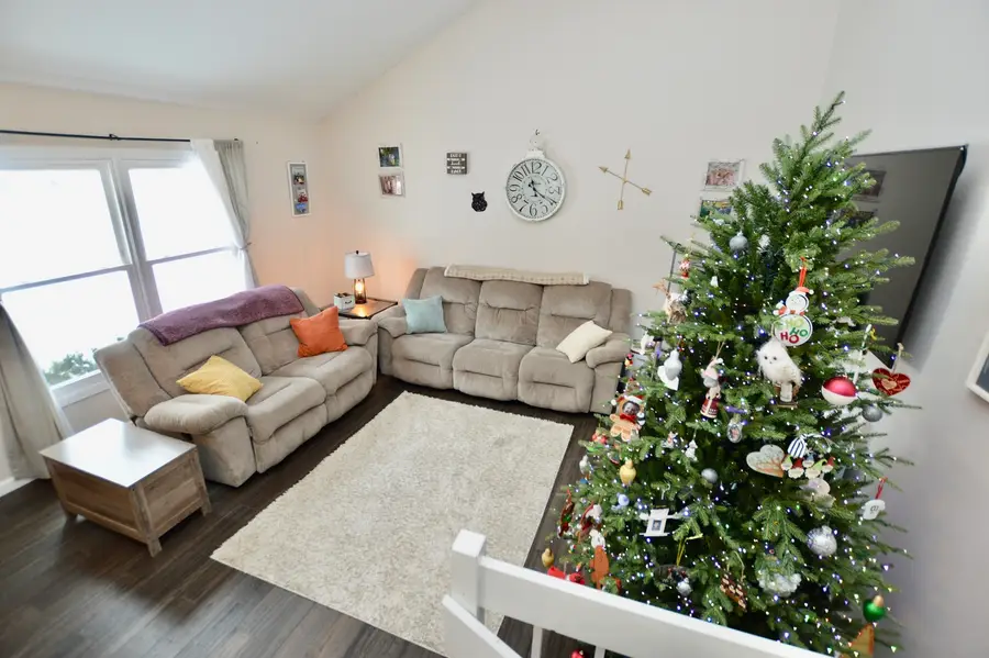 1014 Stonehedge Court, Crystal Lake, IL 60014 - Image #3