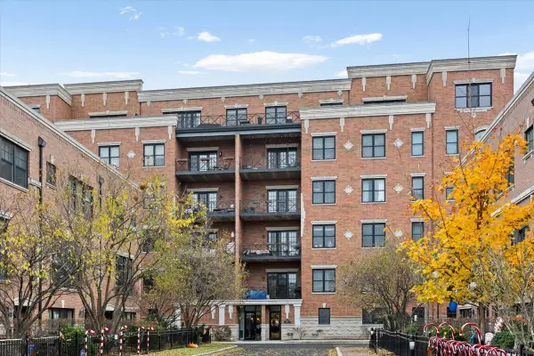 2811 N Bell Avenue #202, Chicago, IL 60618