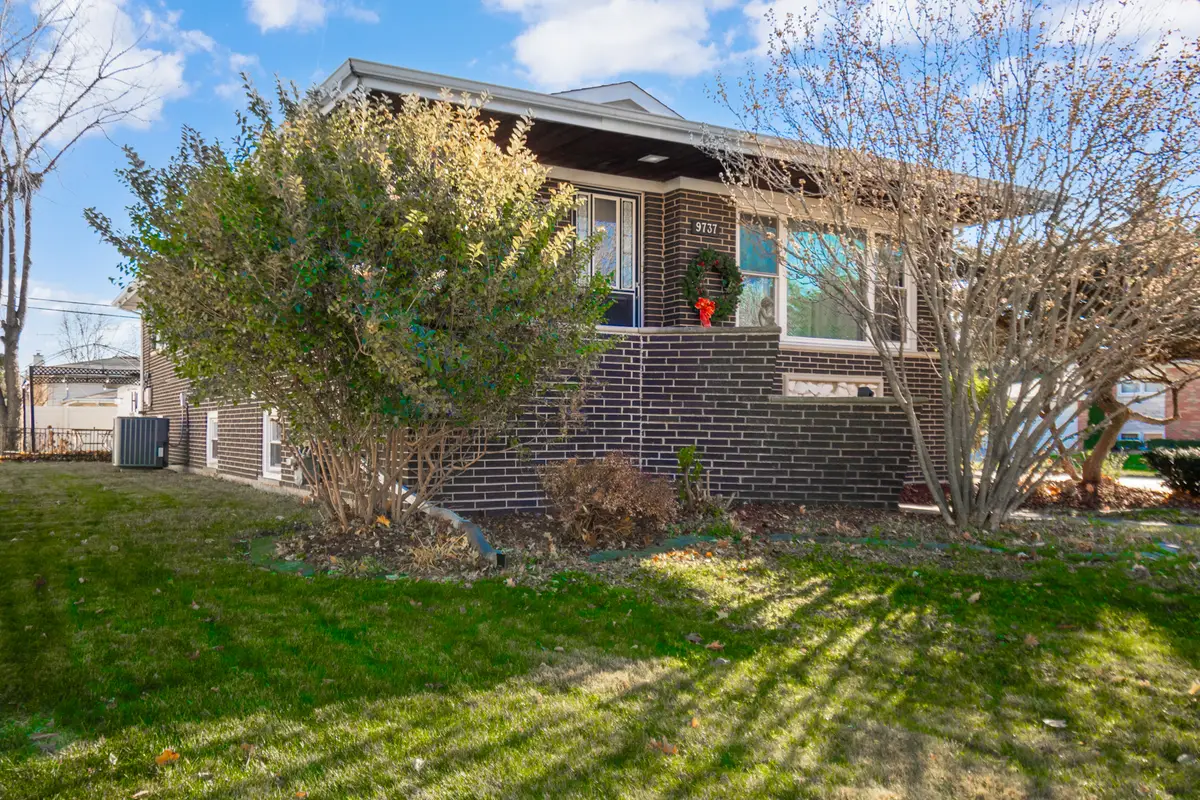 9737 S Kenton Avenue, Oak Lawn, IL 60453 - Image #1