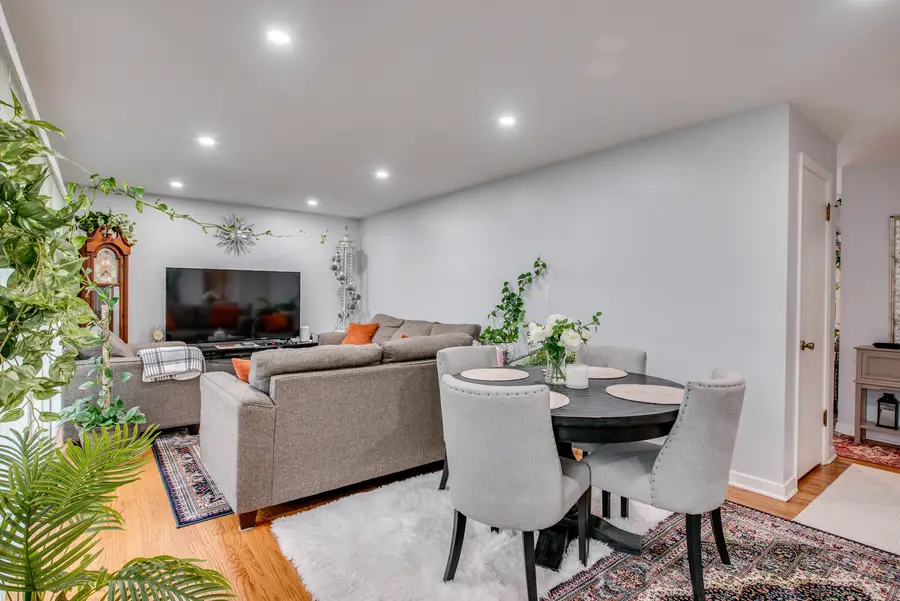 9523 Oconto Avenue, Morton Grove, IL 60053 - Image #2