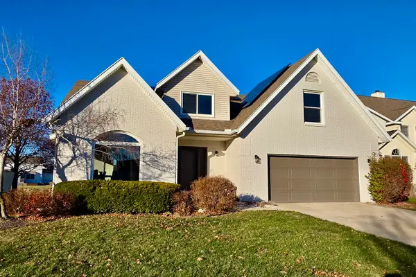 10 Prenzler Drive, Bloomington, IL 61704