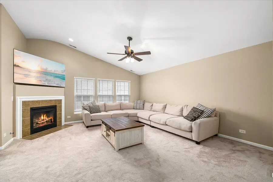 24958 W Gates Lane, Plainfield, IL 60585 - Image #2