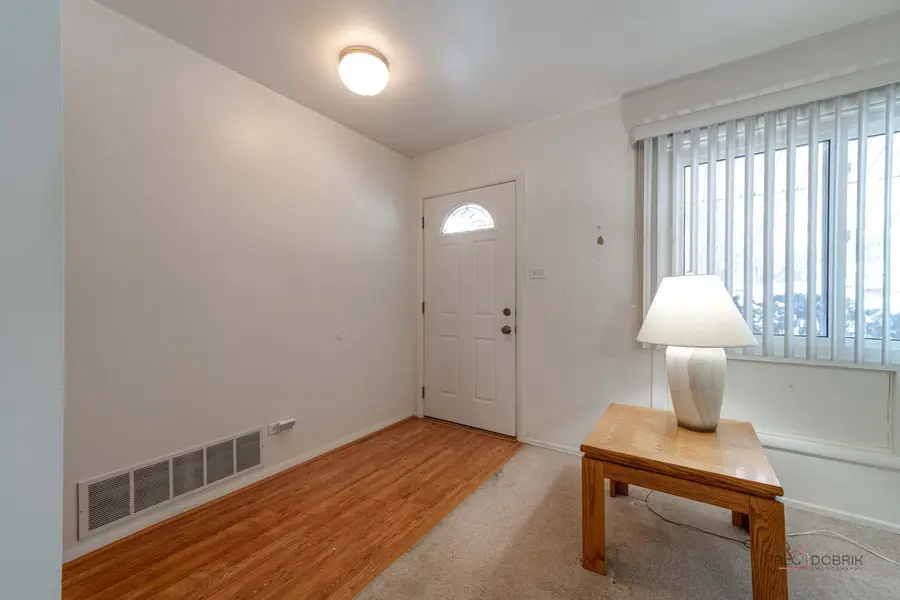 1910 Ashley Road, Hoffman Estates, IL 60169 - Image #2