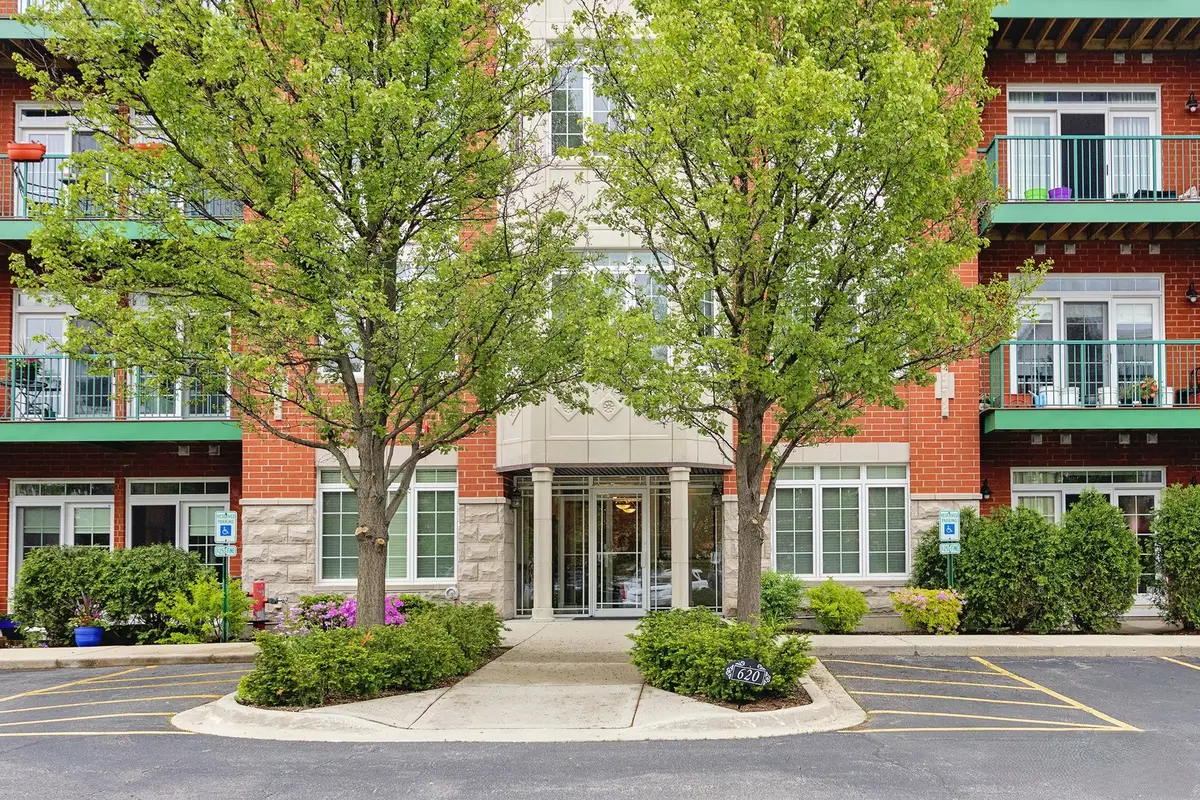 640 Mchenry Road #301, Wheeling, IL 60090 - Image #1