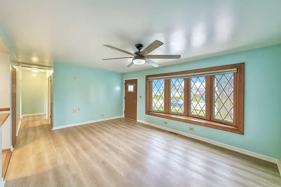 539 W Rose Avenue, Addison, IL 60101 - Image #2