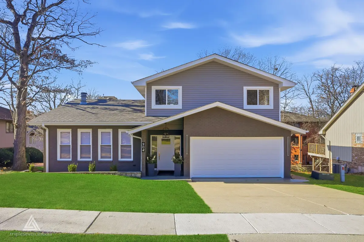 904 Hillview Drive, Lemont, IL 60439 - Image #1