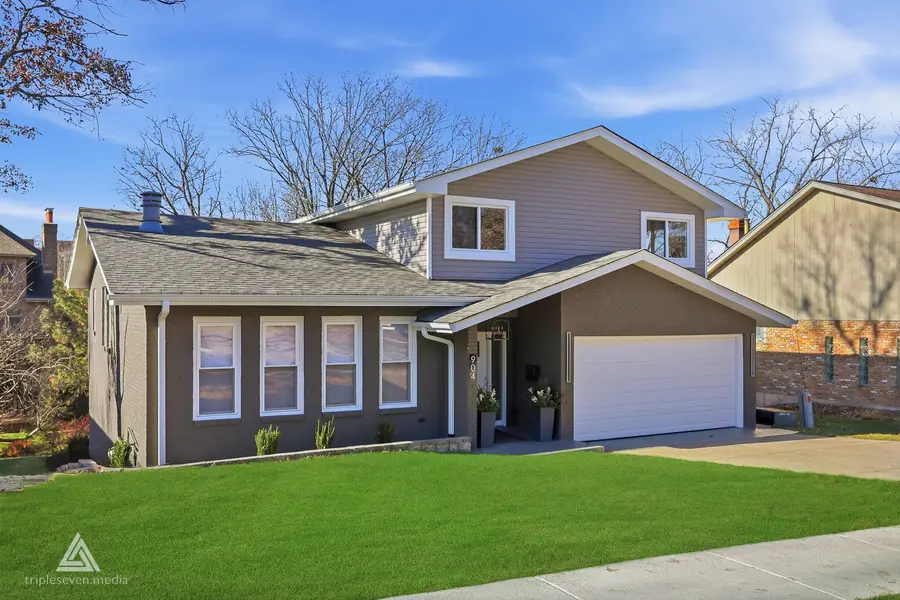 904 Hillview Drive, Lemont, IL 60439 - Image #2