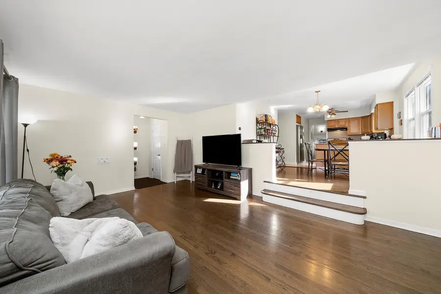 10429 S Keeler Avenue, Oak Lawn, IL 60453 - Image #2