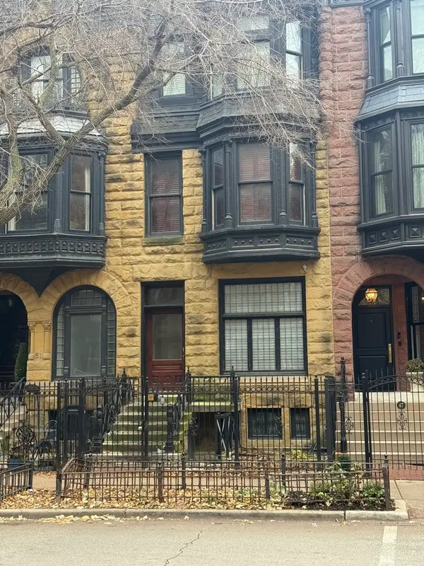 49 E Division Street, Chicago, IL 60610