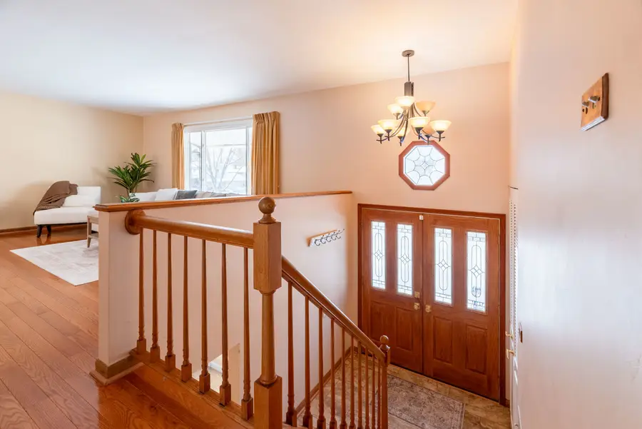 795 Plymouth Road, Hoffman Estates, IL 60192 - Image #2