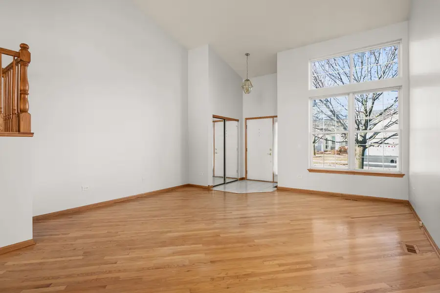 16139 Seneca Lake Circle, Crest Hill, IL 60403 - Image #2