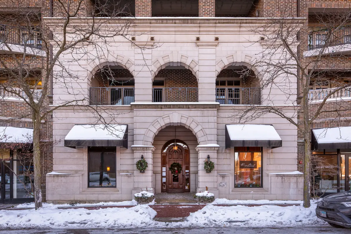 151 W Wing Street #301, Arlington Heights, IL 60005 - Image #1