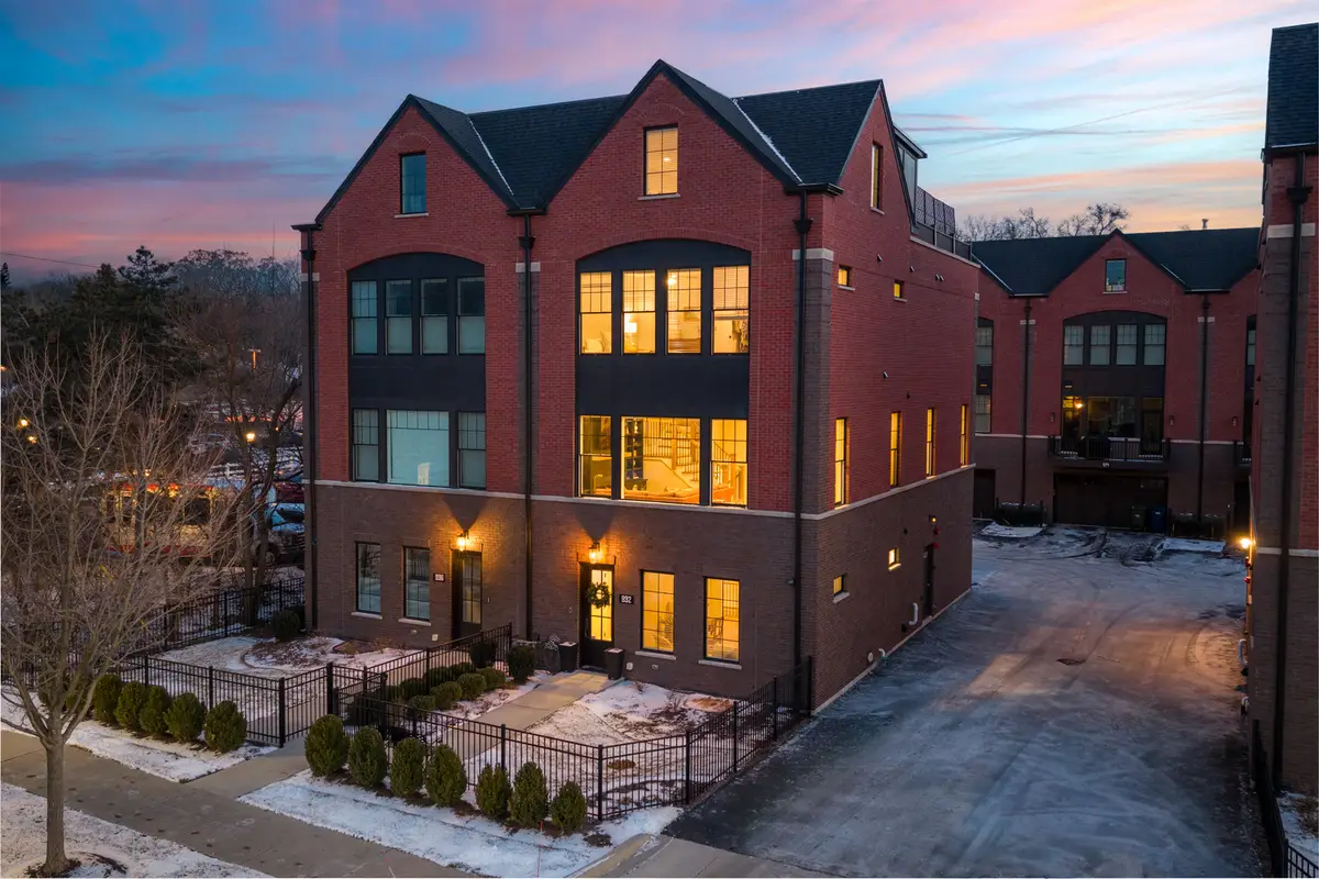 932 E Chicago Avenue, Naperville, IL 60540 - #1