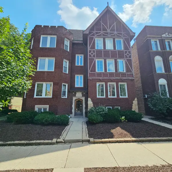 424 Wisconsin Avenue #3N, Oak Park, IL 60302