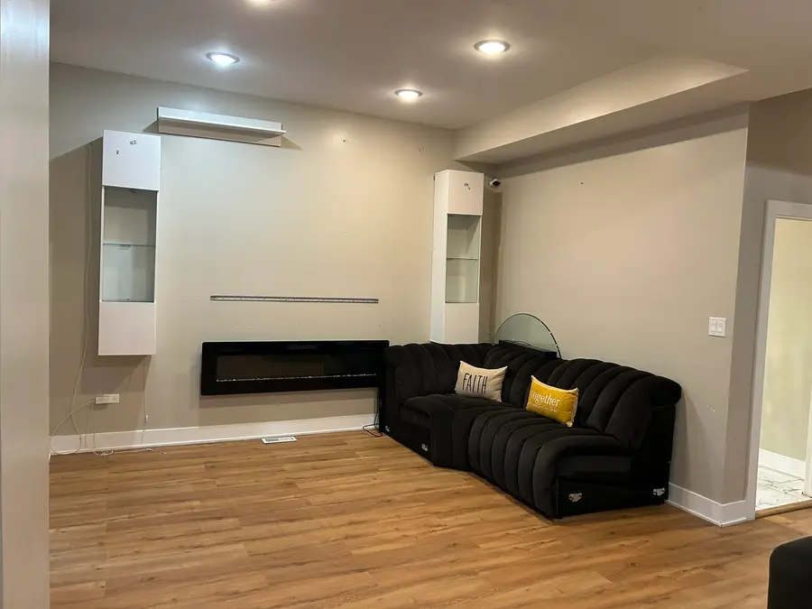 8228 S Clyde Avenue, Chicago, IL 60617 - Image #2