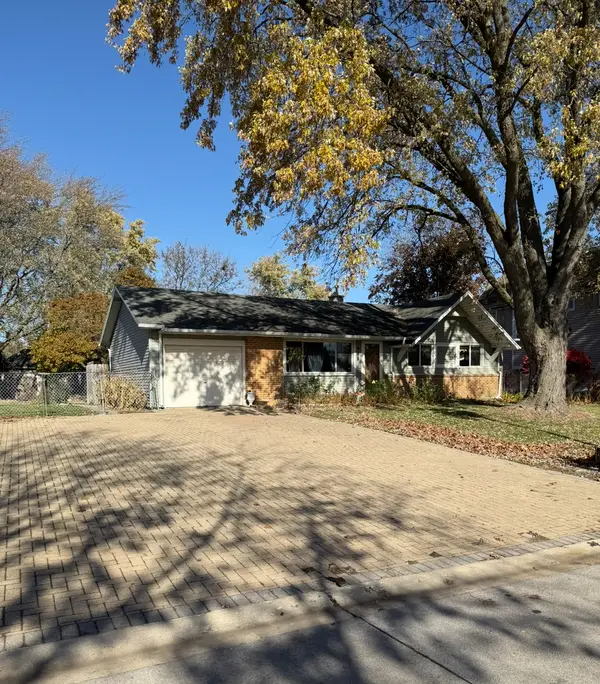 655 W Comstock Avenue, Elmhurst, IL 60126