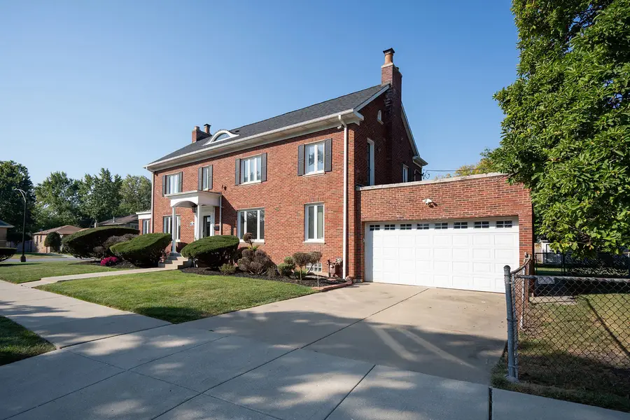 10656 S Oakley Avenue, Chicago, IL 60643 - Image #2