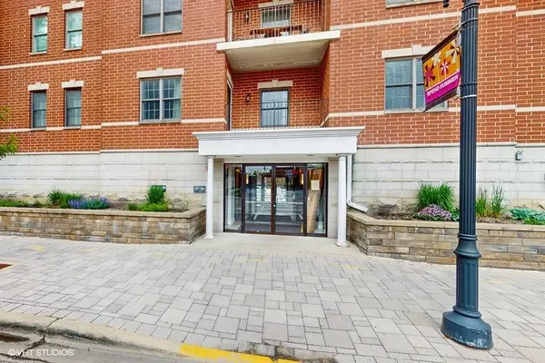 210 N Addison Avenue #202, Elmhurst, IL 60126