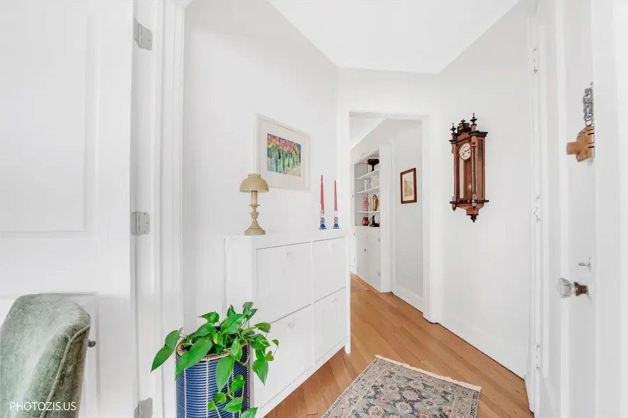 845 Pleasant Street #2E, Oak Park, IL 60302 - Image #3