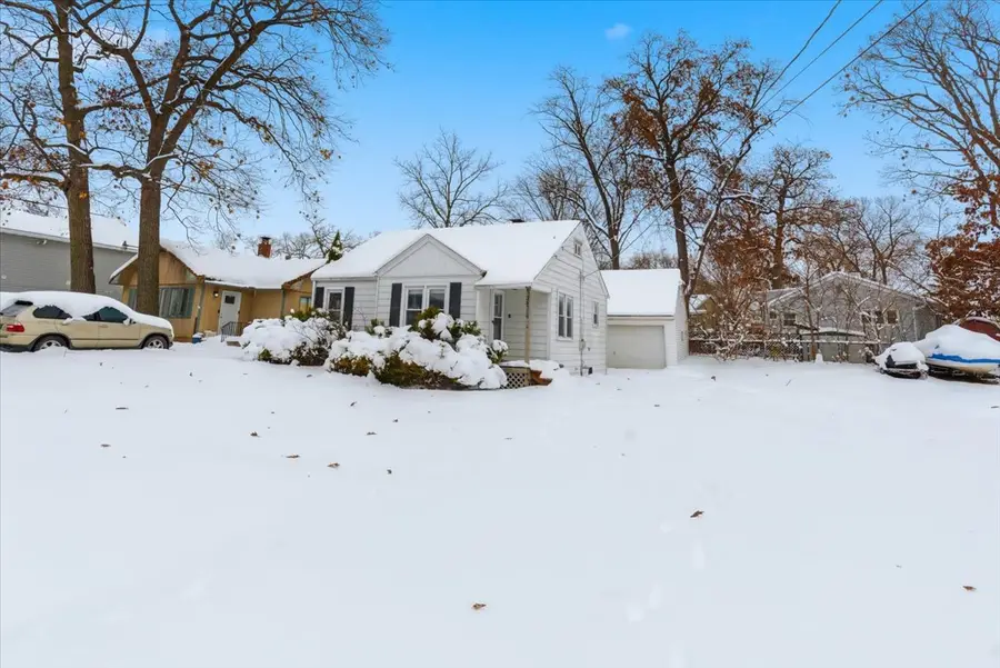 33759 N Lake Shore Drive, Grayslake, IL 60030 - Image #3