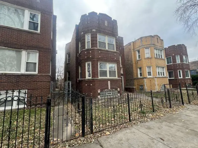 8240 S Clyde Avenue, Chicago, IL 60617 - Image #2
