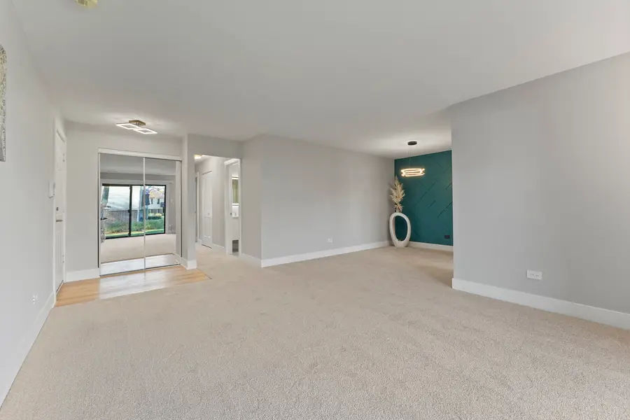 813 E Carriage Lane #5, Palatine, IL 60074 - Image #3