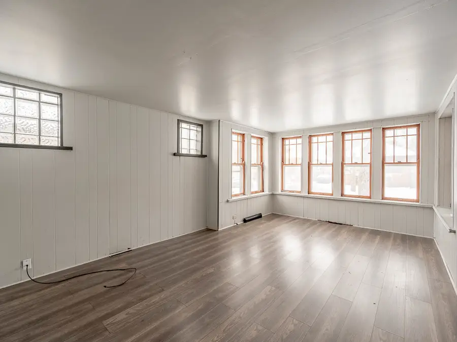 8025 S Euclid Avenue, Chicago, IL 60617 - Image #2