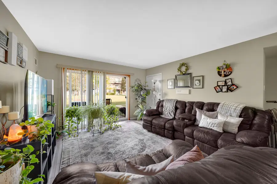 9381 Bay Colony Drive #1N, Des Plaines, IL 60016 - Image #3