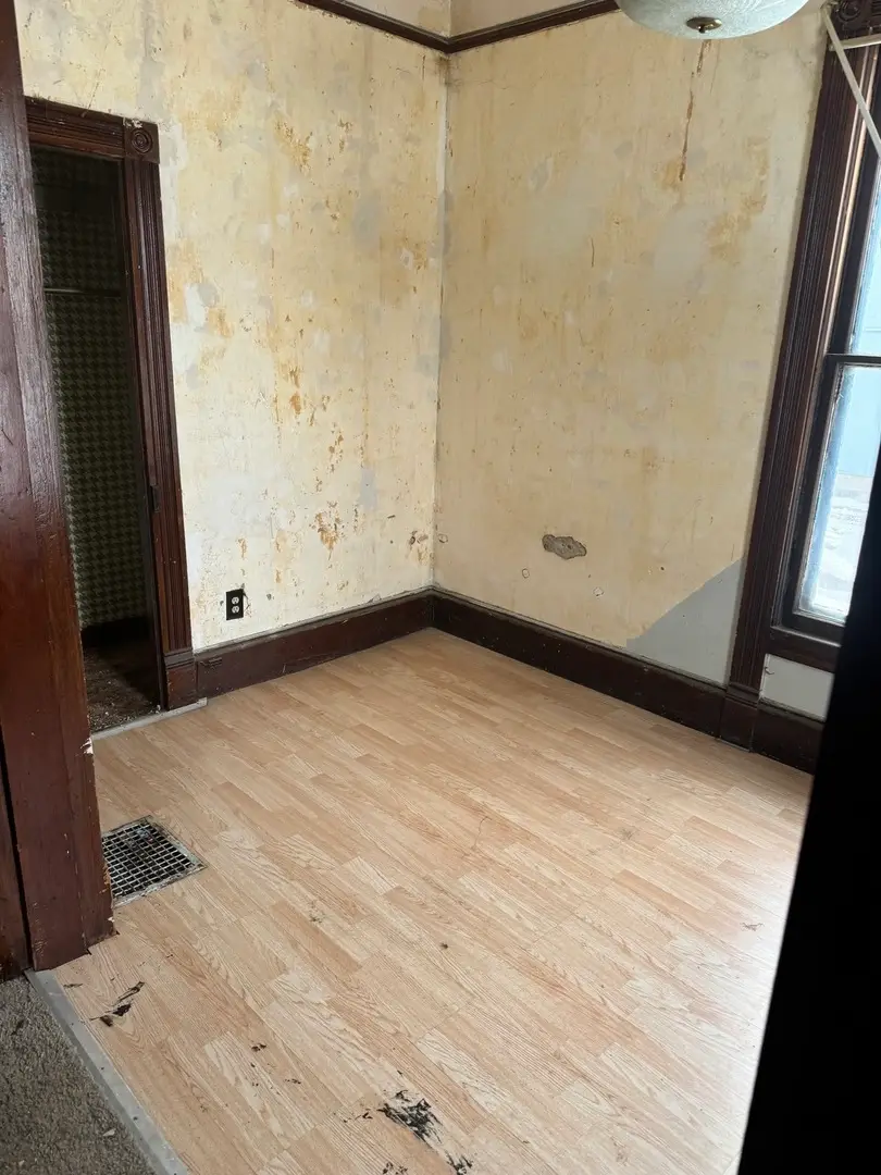 916 W Front Street, Bloomington, IL 61701 - Image #3