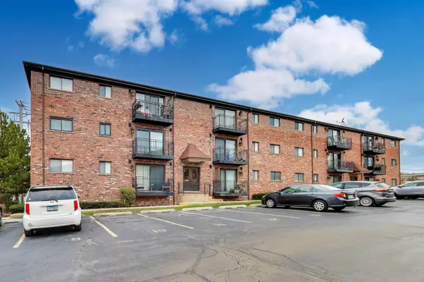 6820 W Raven Street #1B, Chicago, IL 60631