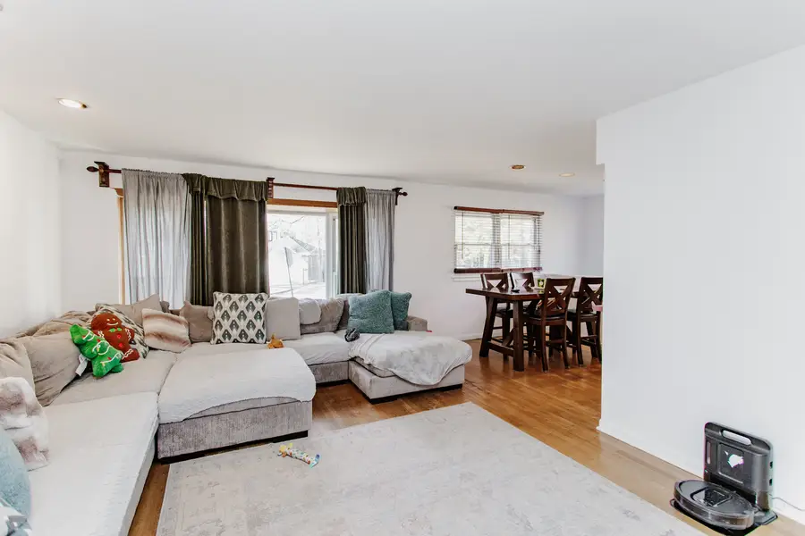 Address Withheld By Seller, Chicago, IL 60646 - Image #3