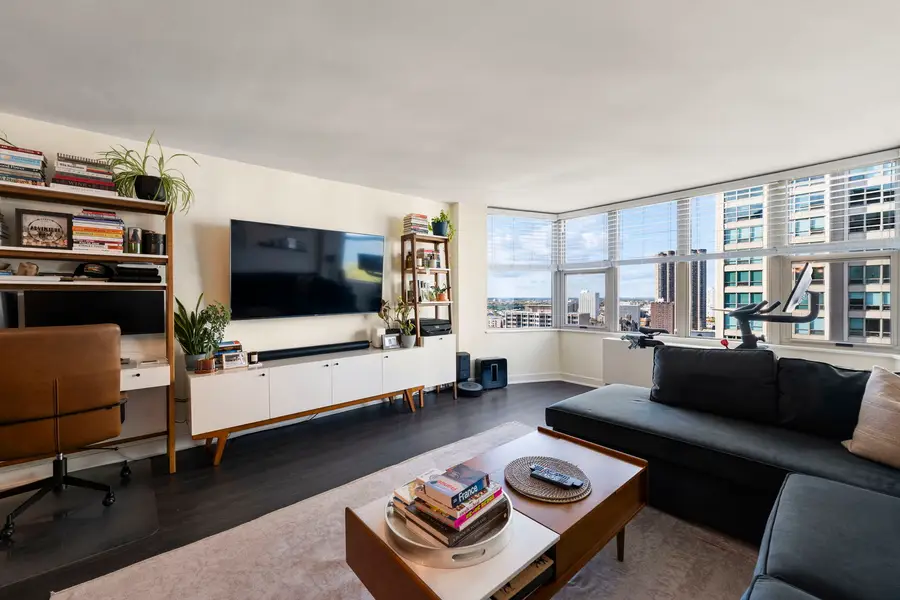 525 W Hawthorne Place #2606, Chicago, IL 60657 - Image #3