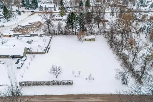 16655 W Applewood Court, Gurnee, IL 60031