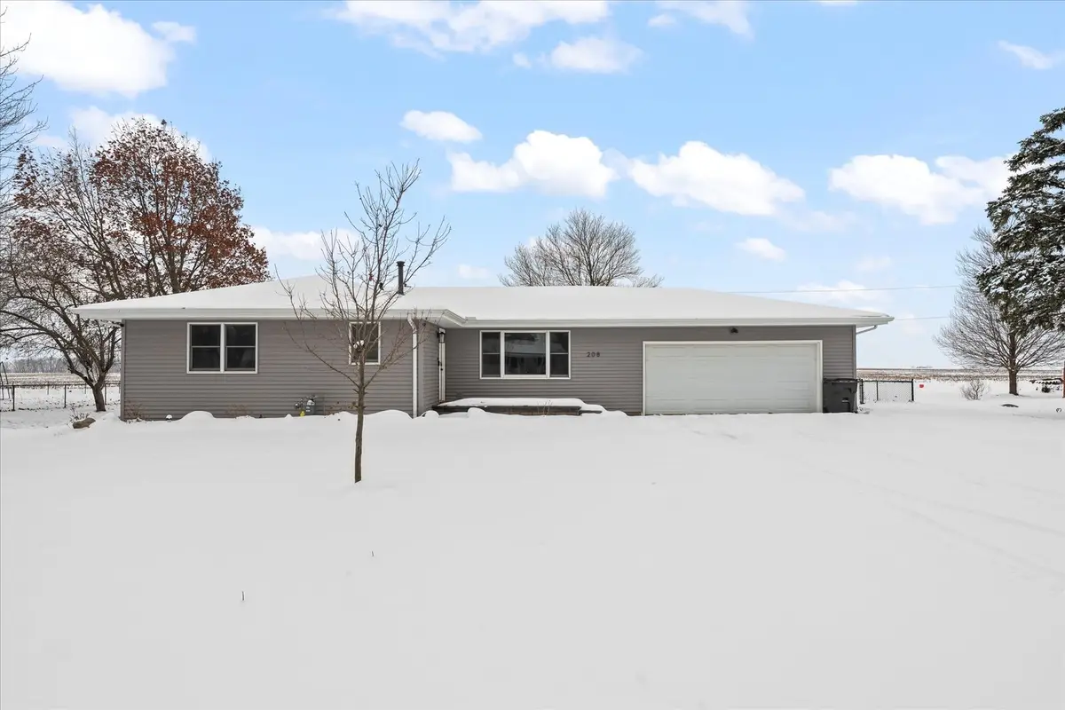 208 E Newton Street, Mansfield, IL 61854 - Image #1