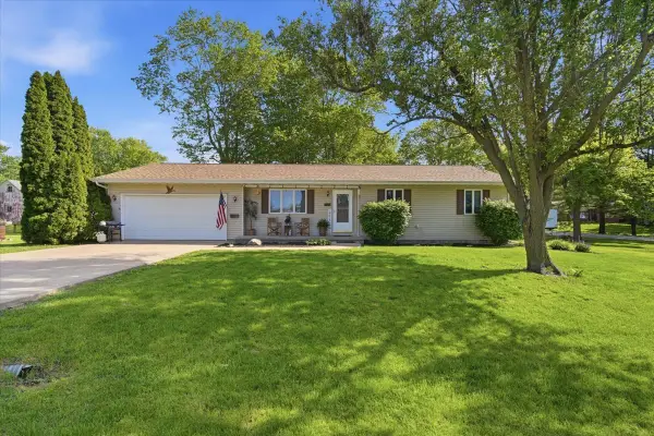 100 W Kentucky Avenue, Chenoa, IL 61726