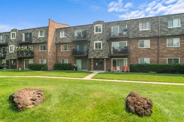 9390 Bay Colony Drive #3N, Des Plaines, IL 60016