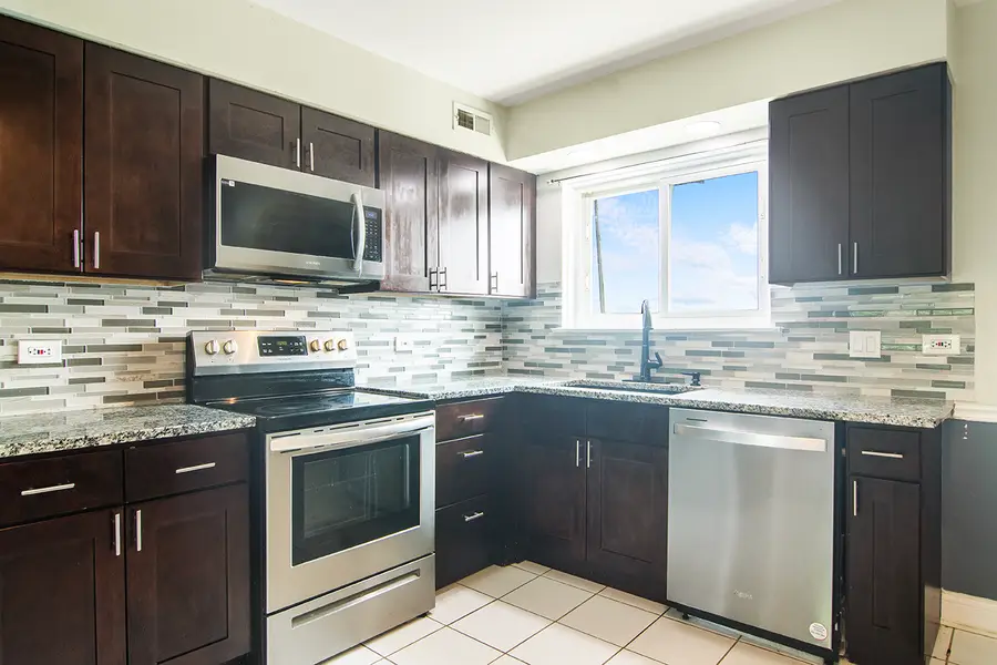 9390 Bay Colony Drive #3N, Des Plaines, IL 60016 - Image #3