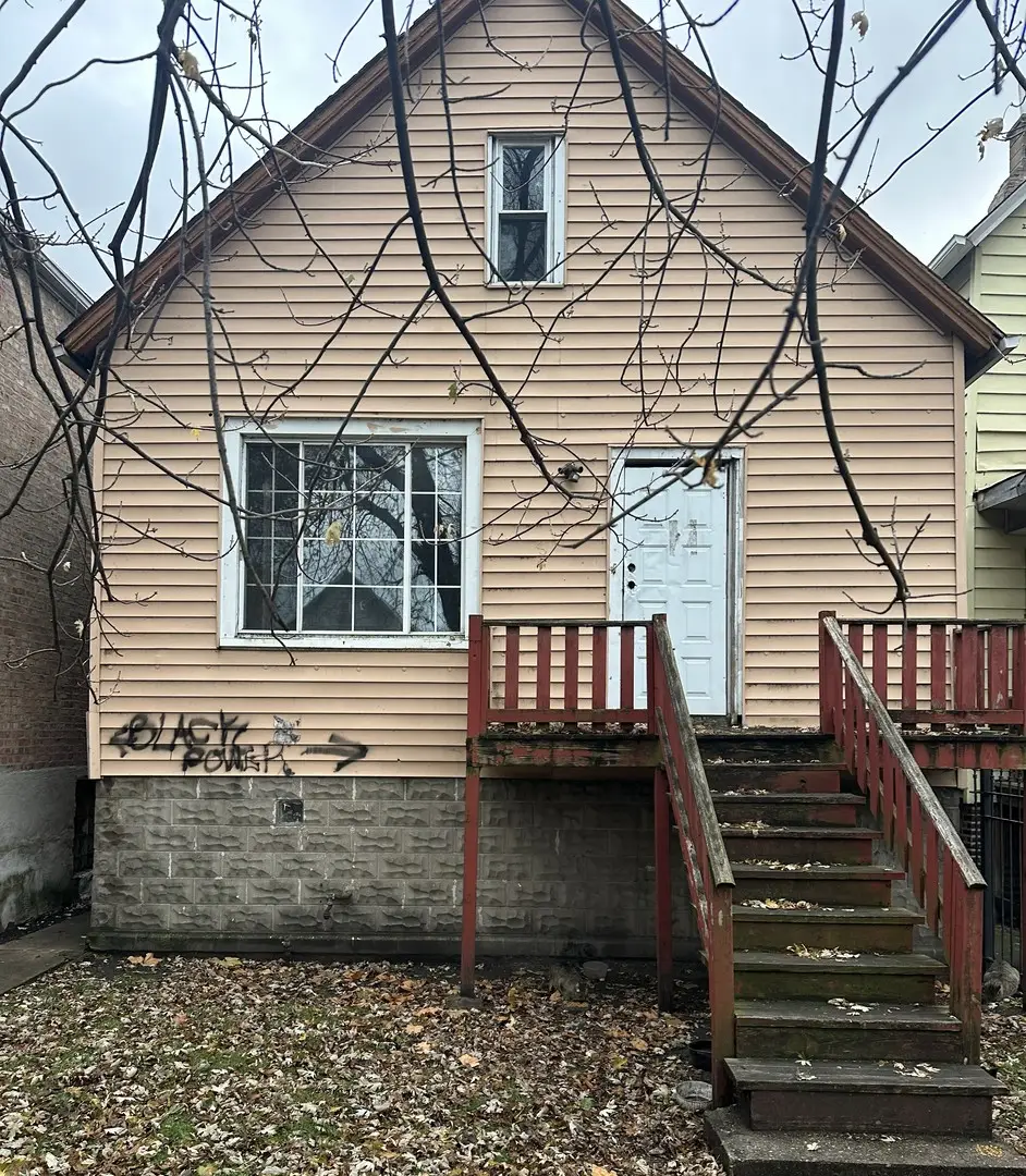 8118 S Muskegon Avenue, Chicago, IL 60617 - Image #1