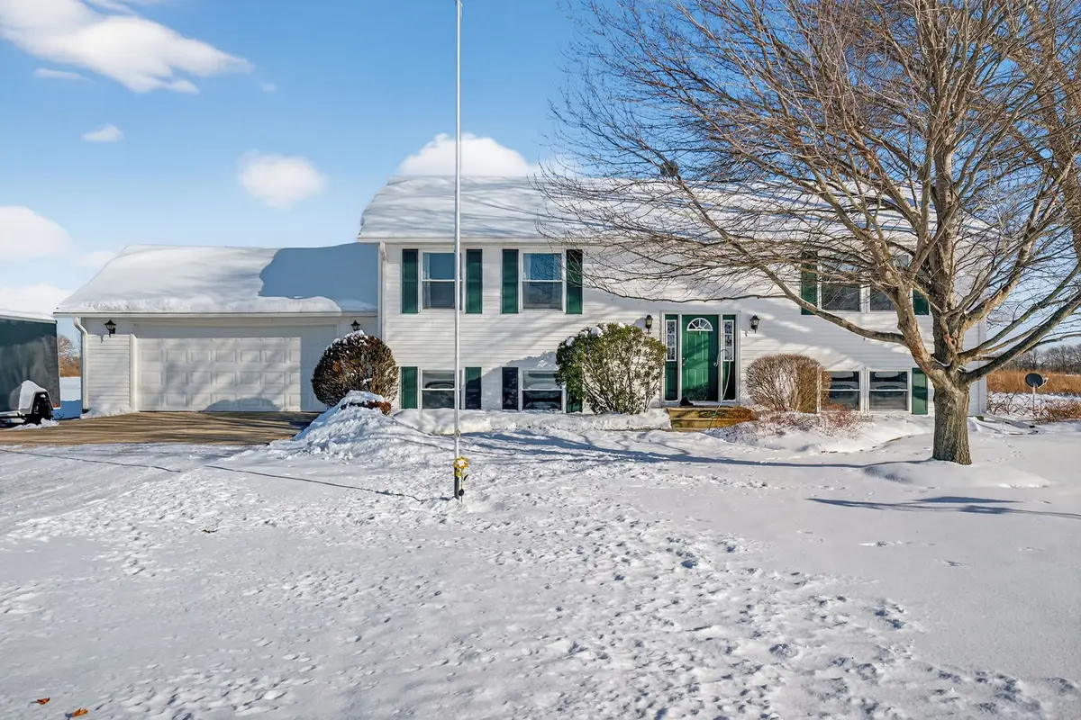 2420 N Dwight Road, Morris, IL 60450 - Image #1