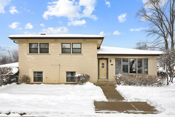 1696 S Elm Street, Des Plaines, IL 60018