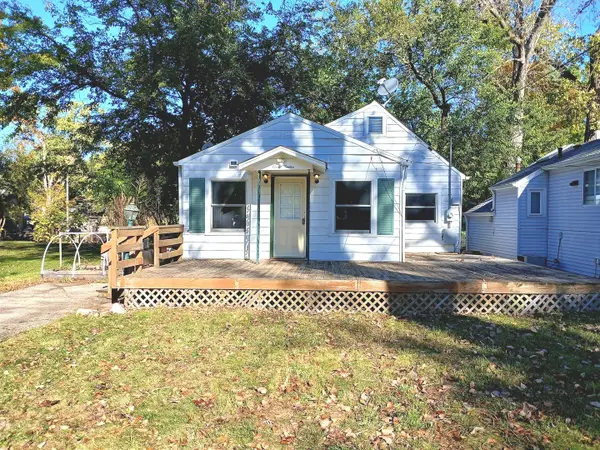 112 Hazel Court, Island Lake, IL 60042