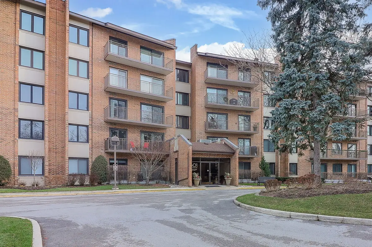 601 Lake Hinsdale Drive #101, Willowbrook, IL 60527 - Image #1