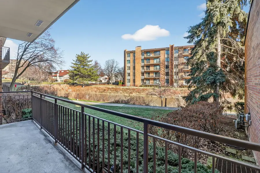 601 Lake Hinsdale Drive #101, Willowbrook, IL 60527 - Image #2