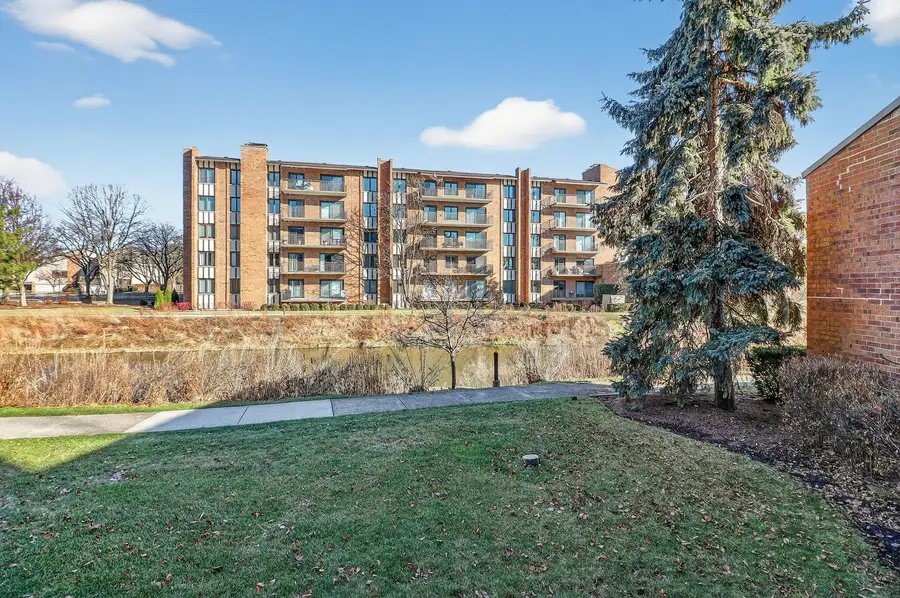 601 Lake Hinsdale Drive #101, Willowbrook, IL 60527 - Image #3