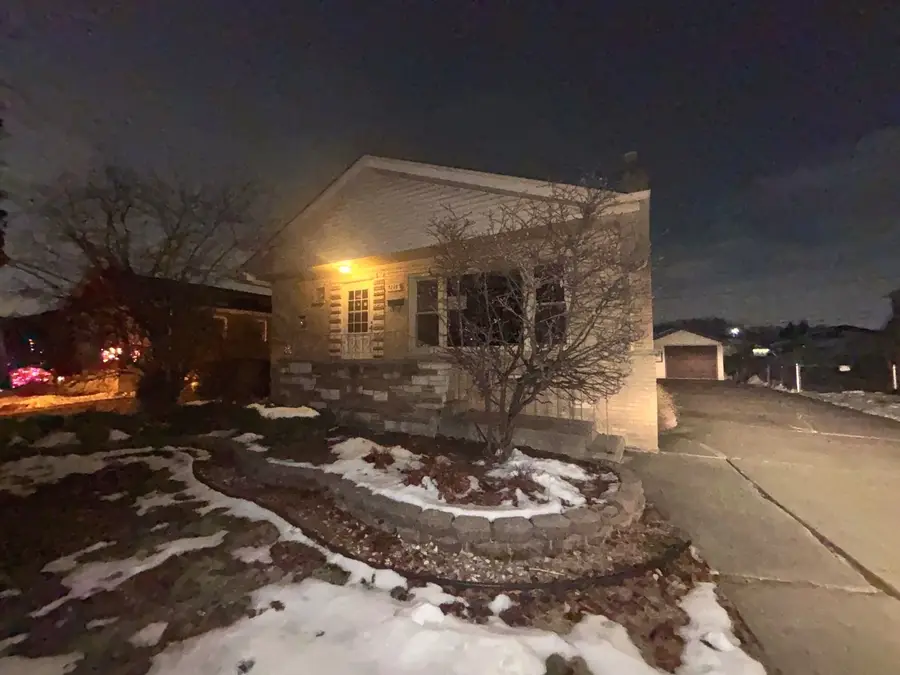 9215 S Hamlin Avenue, Evergreen Park, IL 60805 - Image #3