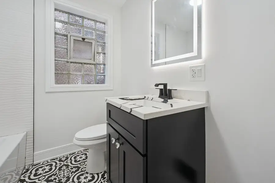 8389 S Baltimore Avenue, Chicago, IL 60617 - Image #3