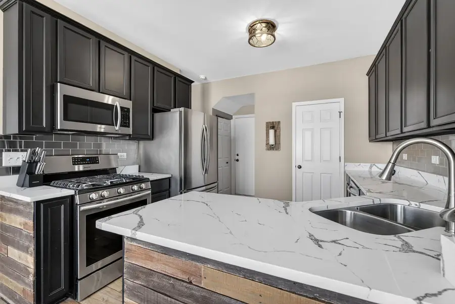 15238 Kenmare Circle, Manhattan, IL 60442 - Image #2